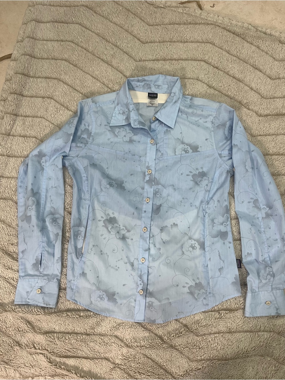 Patagonia Women’s 10 Long Sleeve Floral Button Down Fishing hiking shirt blue